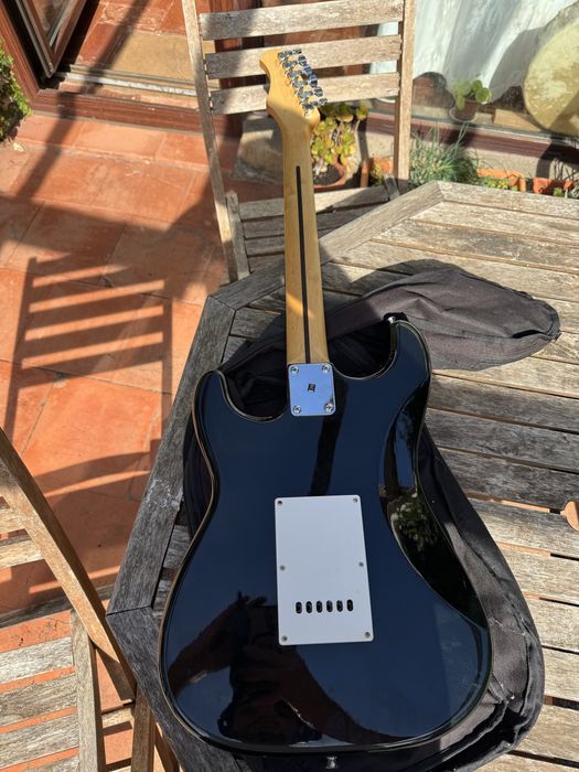 Guitarra iletrica rey