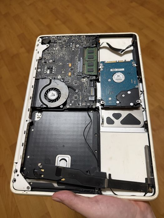Apple MacBook White 13