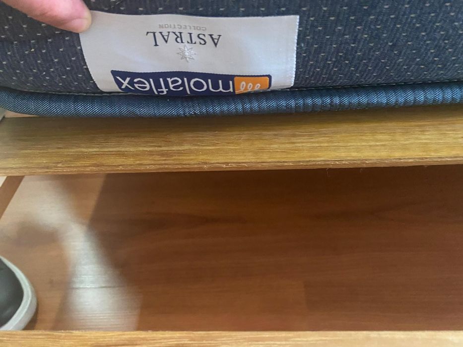 Cama e colchão em super estado