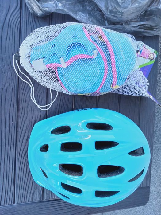 Kask rowerowy komplet