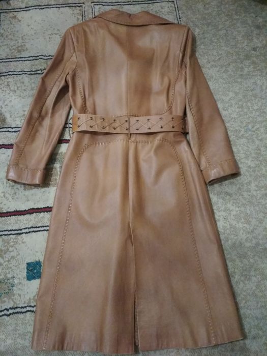 Женский кожаный плащ