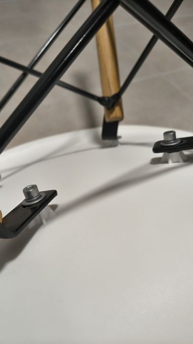 Krzesło skandynawskie białe – styl Eames DSW – nogi bukowe – Białystok