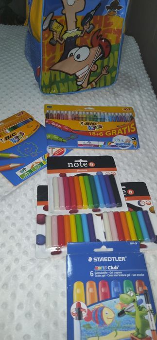Material escolar com oferta de mochila