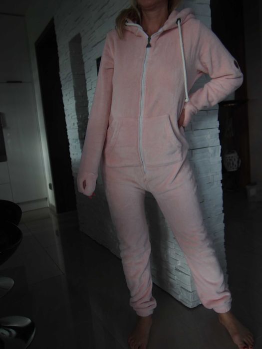 Pajac piżama M pudrowy róż