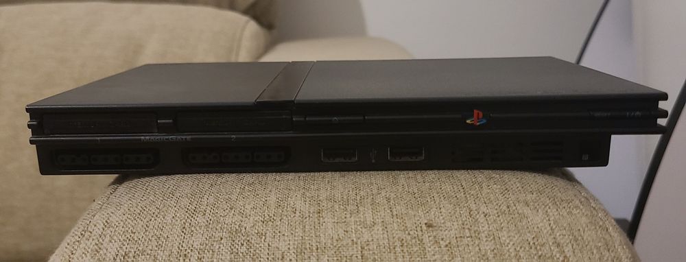 Playstation 2 slim + cartão de memória 32 mb + 6 jogos