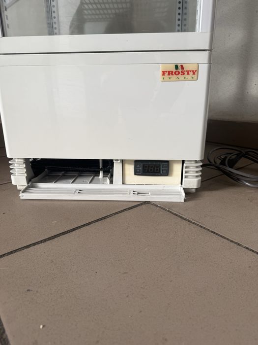 Холодильна Вітрина Біла Frosty Кондитерська Обʼєм 58 Літрів