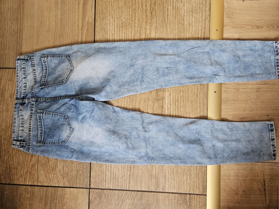 Dżinsowe damskie spodnie z nadrukiem