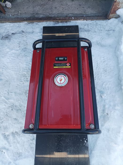 Бензиновий генератор