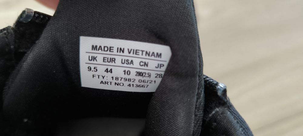 Salomon - bota preta