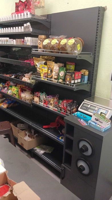 Касова зона, стелажі для сигарет, холодильна вітрина, торгові стелажі