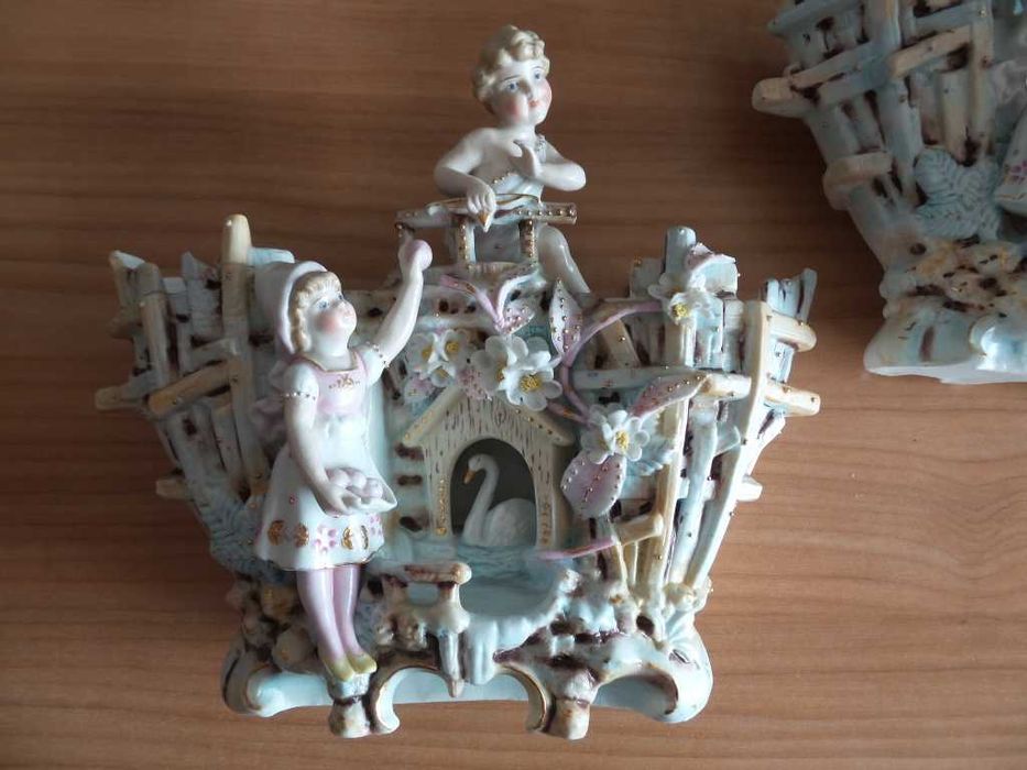 2 Peças de porcelana Biscuit