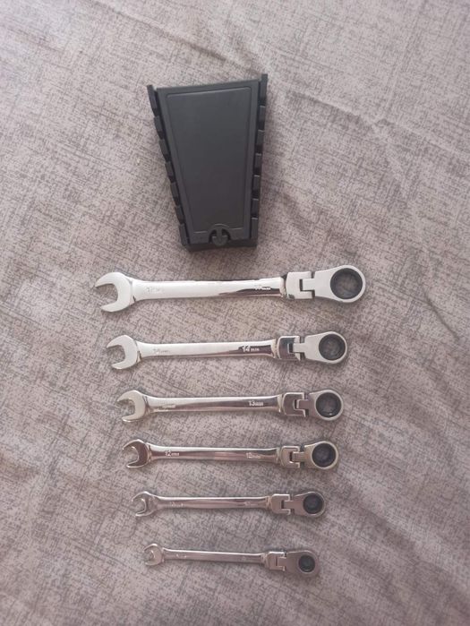 Набор рожковых ключей 8мм - 17мм с трещоткой и поворотным механизмом