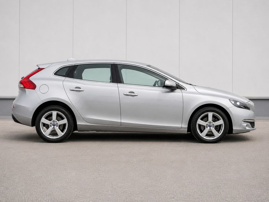 Volvo V40 2.0 D2 Momentum 2016 - Poucos kms