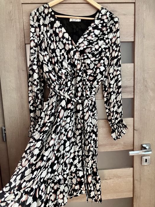 Sukienka panterka czarna beżowa na długi rękaw elegancka rozmiar S M 36 38 elegancka na wesele chrzest roczek urodziny