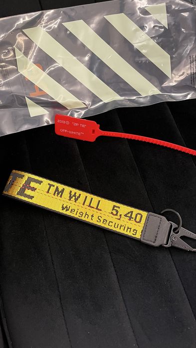 Off White brelok industrial