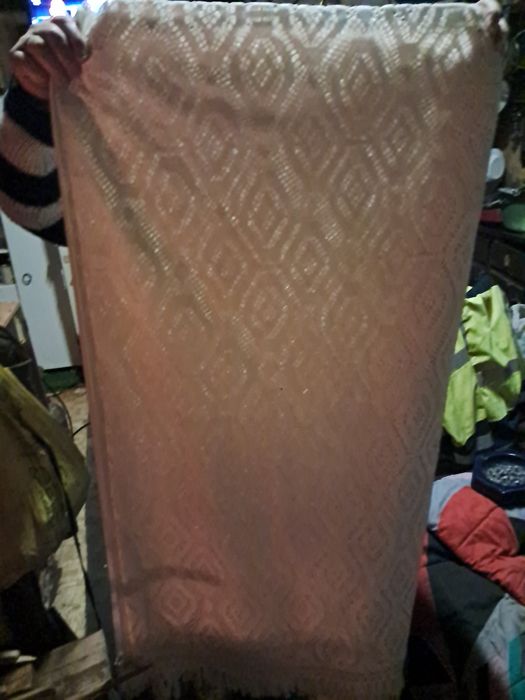 Vendo Colcha de renda de cama de casal como nova