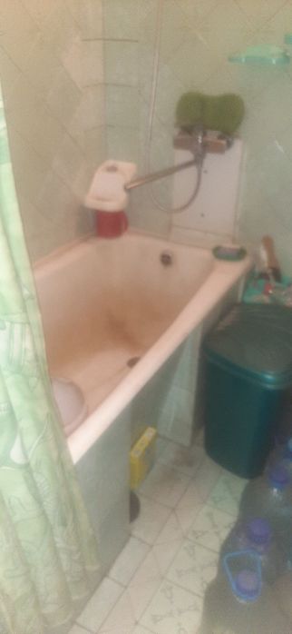 Здам в трех комнатной квартире комноту