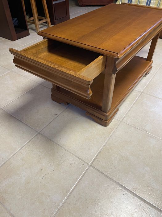 Mesa de centro em cerejeira com gavetas