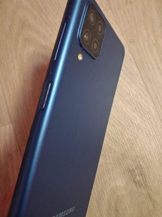 Телефон Самсунг а12