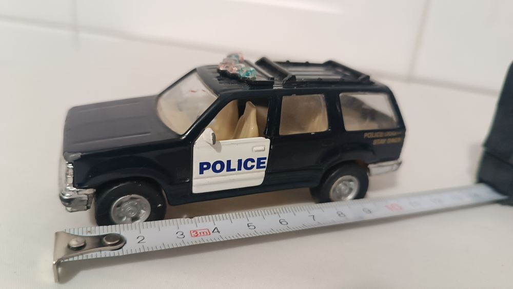 Jipe polícia. Da Maisto. Ford Explorer. Escala 1/42