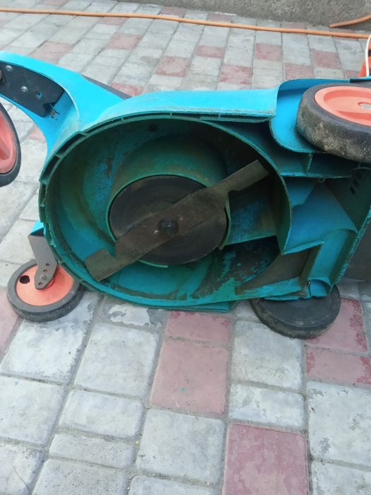 Продам газонокосилку