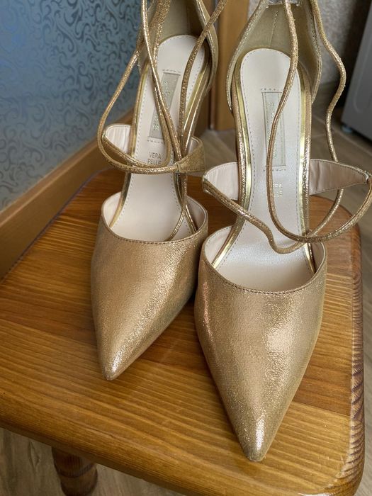 Босоніжки. Туфлі. Шльопанці