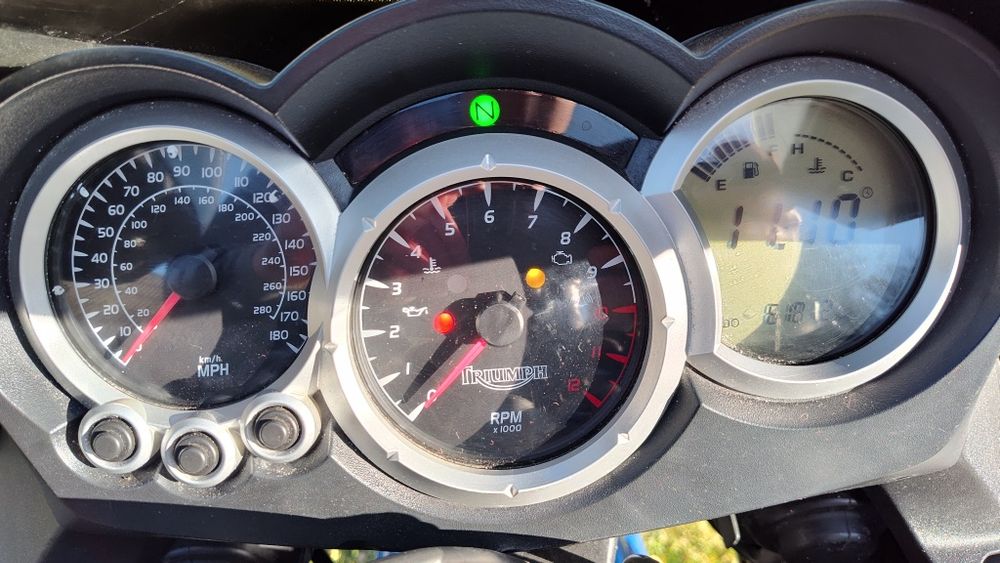 Triumph Sprint ST 1050