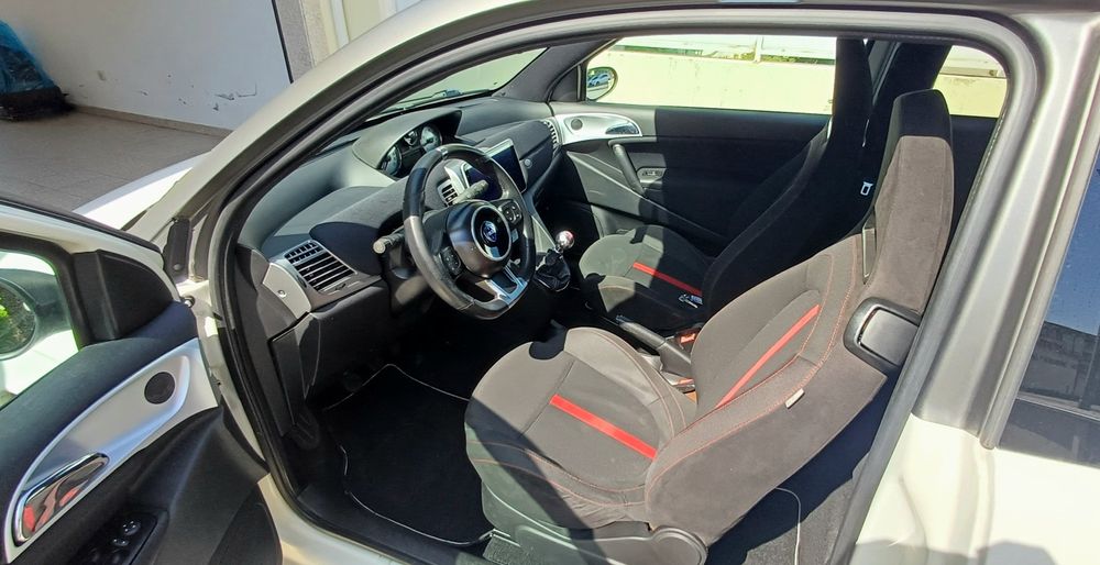 Lancia Ypsilon MOMO extras Abarth