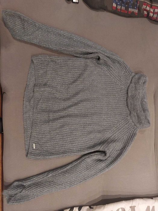 Damski sweter GUESS stan idealny