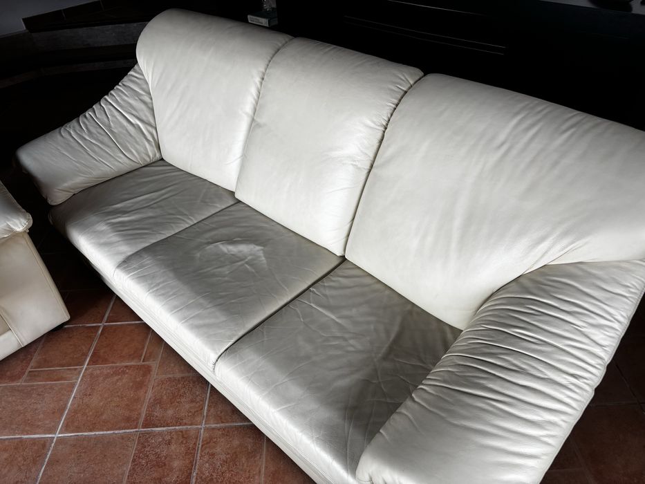 Vendo sofas de pele de cor bege