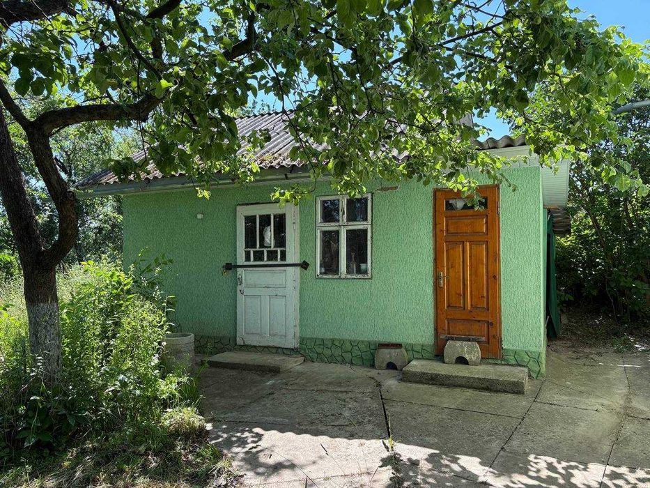 15км від центра чернівців Продам домоволодіння з двома житловими будинками на 50 сотках землі  Чернівецька область, Чернівецький район, с. Кут
