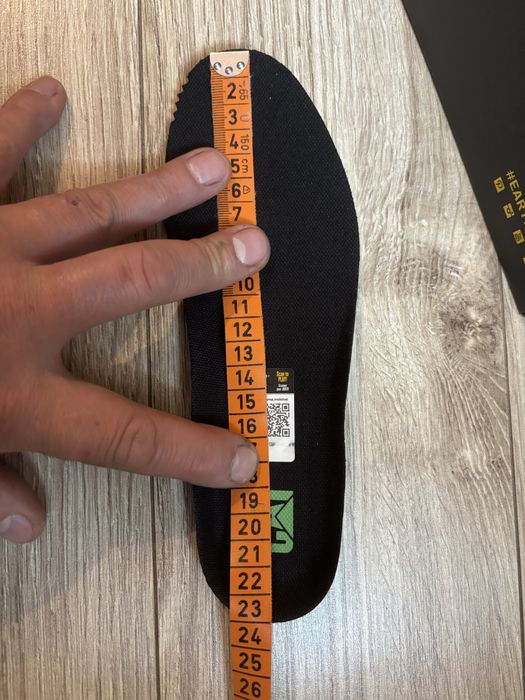 Buty dziecięce.                        .,!