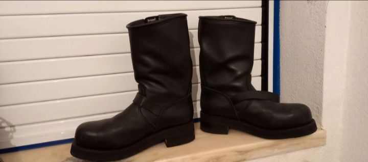 Botas de couro /mota