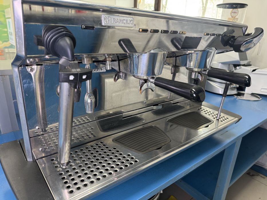 Продам професійну кавомашину Rancilio classe 8