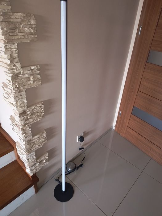 Lampa podłogowa led Ustellar rgb pilot