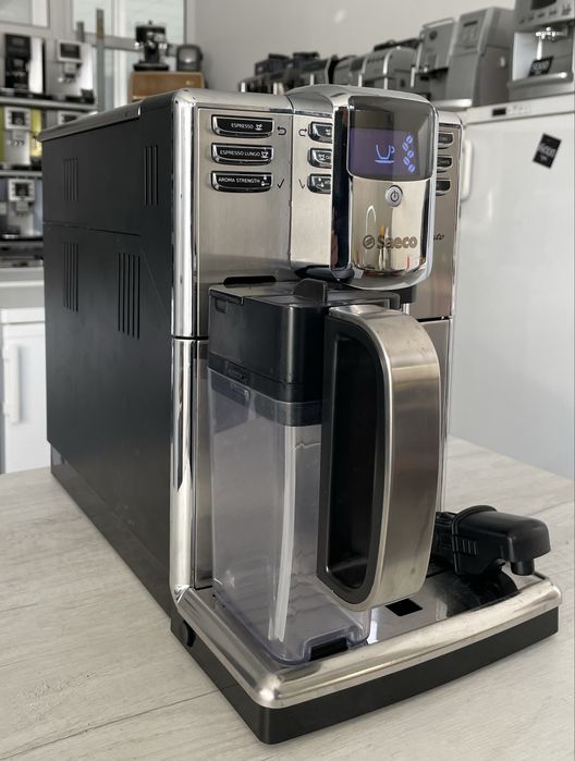 Кофемашина Saeco Incanto из Германии обслужена гарантия новый молочник