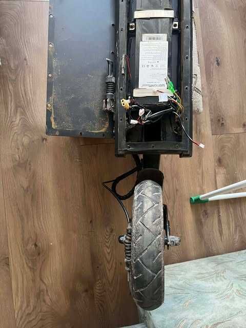 iScooter i9s uszkodzona / SPRAWNA BATERIA 41.5V / Rama, Koła, Hamulec