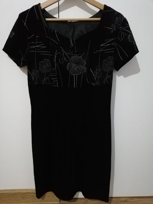 Czarna elegancka sukienka welurowa r. 40 L