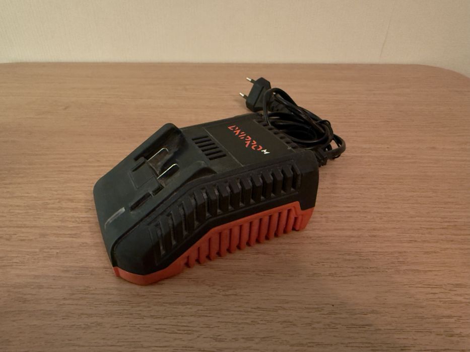 Продам надежный комплект аккумуляторного инструмента Dnipro-M