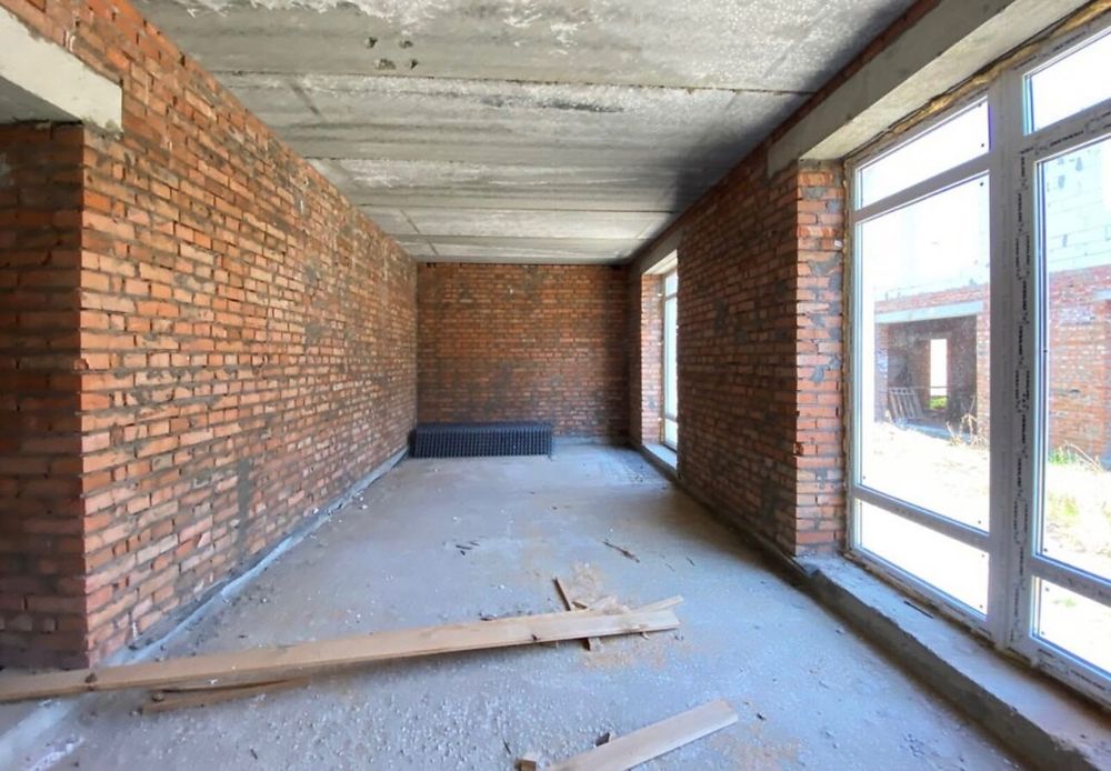 Продам сучасний таунхаус з гаражем