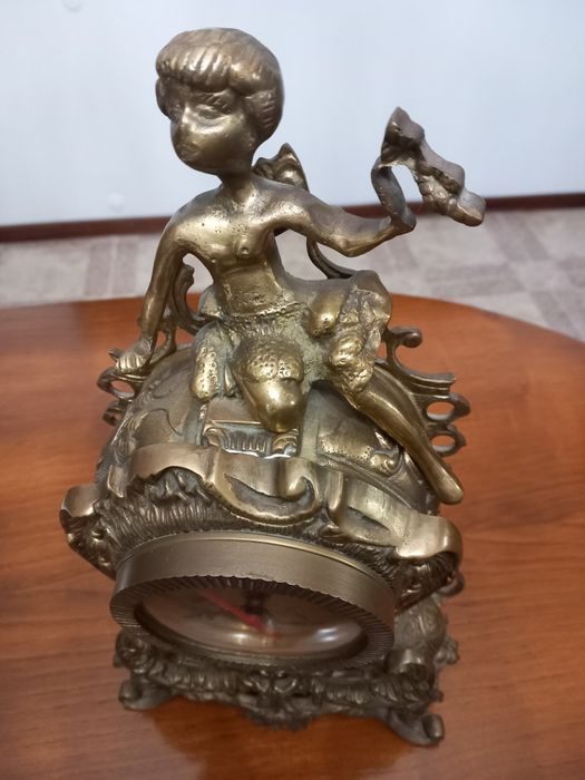 Relógio de mesa muito antigo