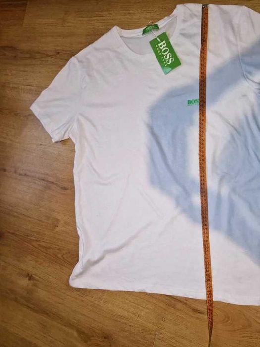 Biały bawełniany t-shirt z zielonym logo Hugo Boss xl/xxl