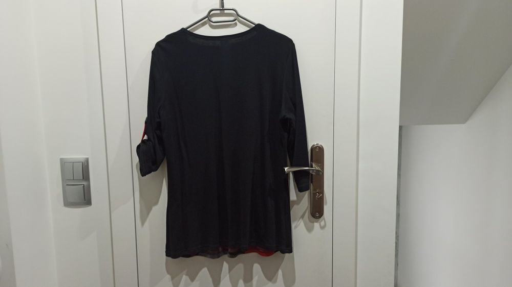 Bluzka czarno - czerwona rozmiar M