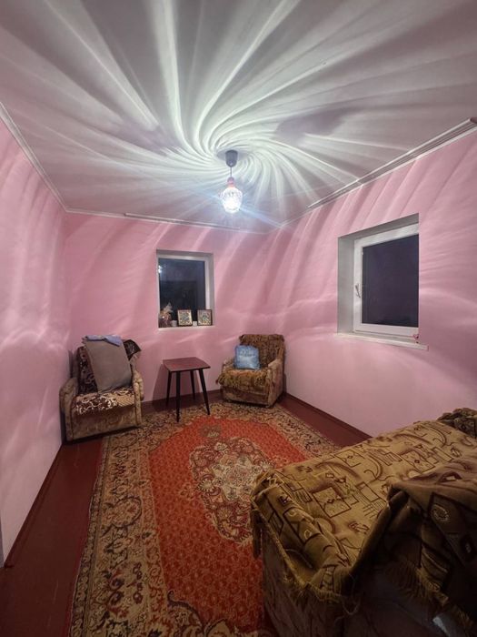 Продаж будинку в супер гарній локації !