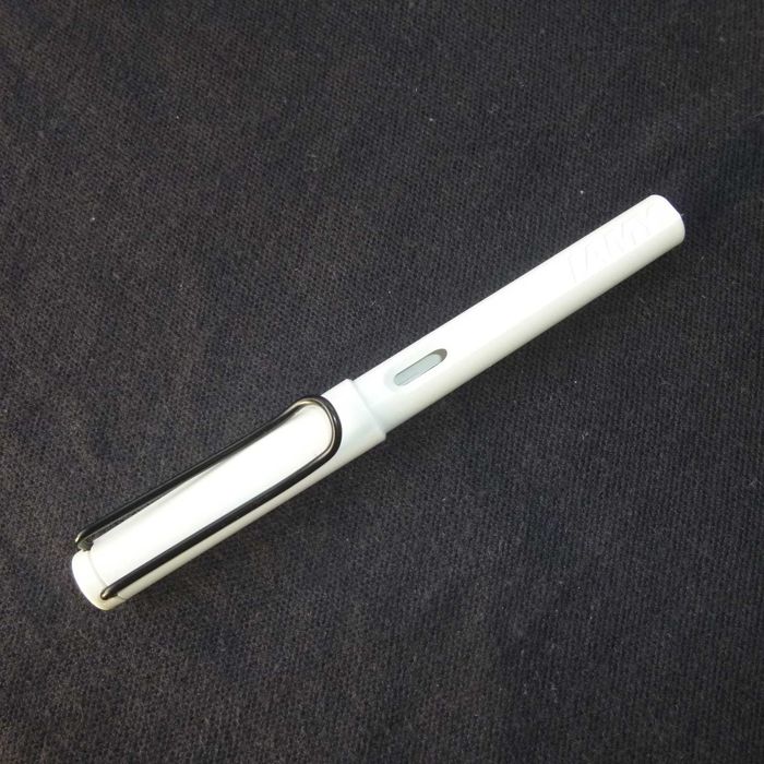 LAMY Safari, caneta de tinta permanente médio, como nova