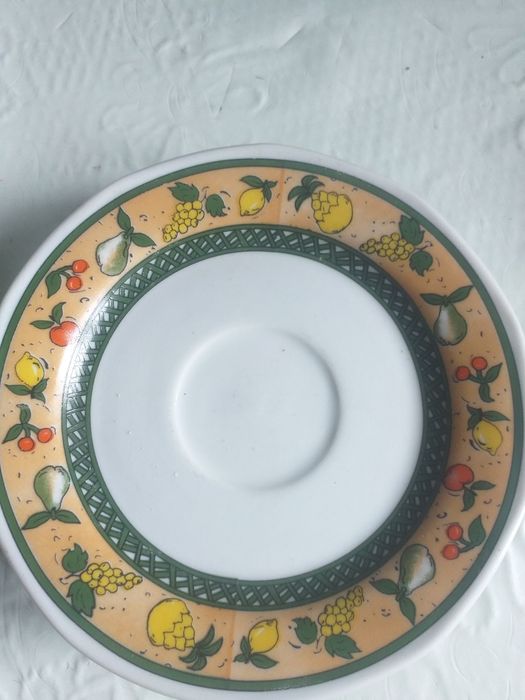 Чашки с блюдцами