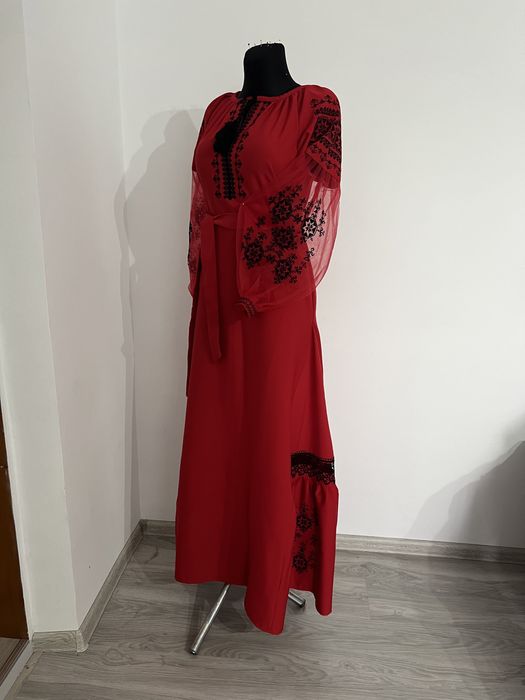 Стильне Вишите Плаття