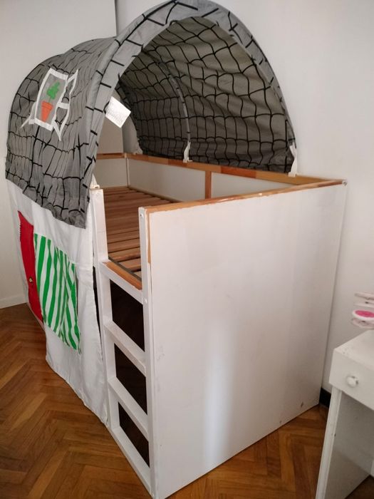 Beliche IKEA com cobertura tema casa