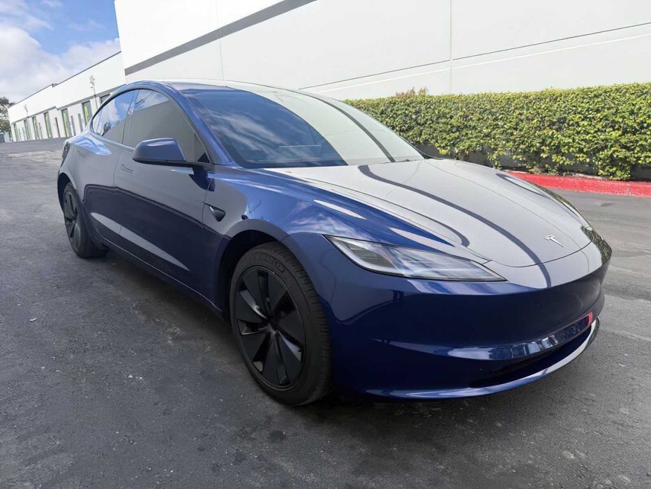 Tesla Model 3      2025