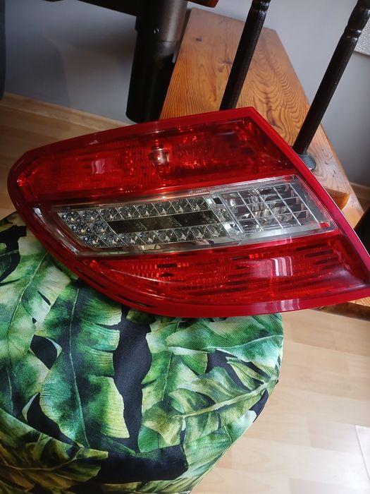 Lampa tylna lewa mercedes w 204